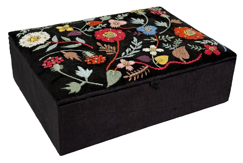 Бархатная шкатулка для украшений, черная с цветами, М 20x15x7 см
