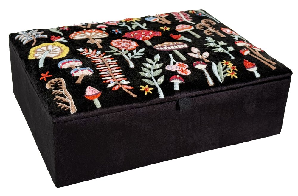 Бархатная шкатулка для украшений, черная с грибами, M 20x15x7 см