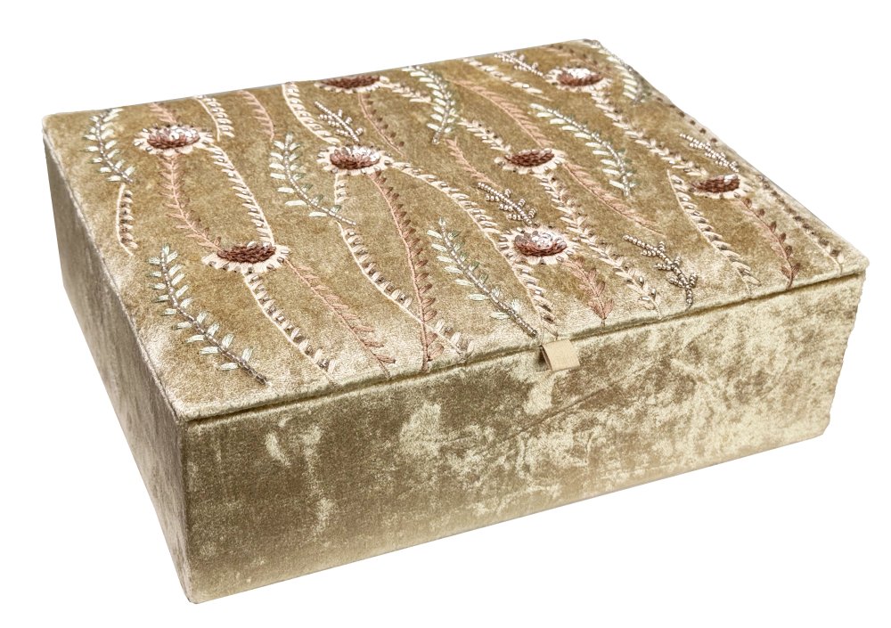 Бархатная шкатулка бежевого цвета с бусинами, размер 26x21x9 см