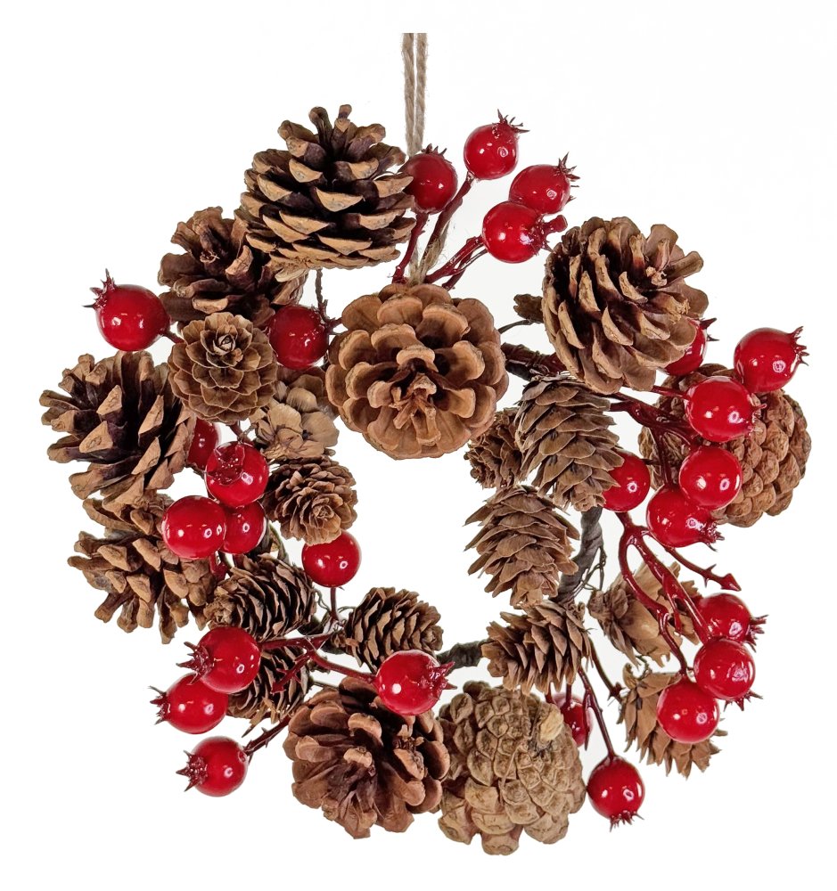 Венок из микса красных ягод в конусах 20 см