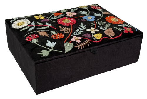 Бархатная шкатулка для украшений, черная с цветами, М 20x15x7 см